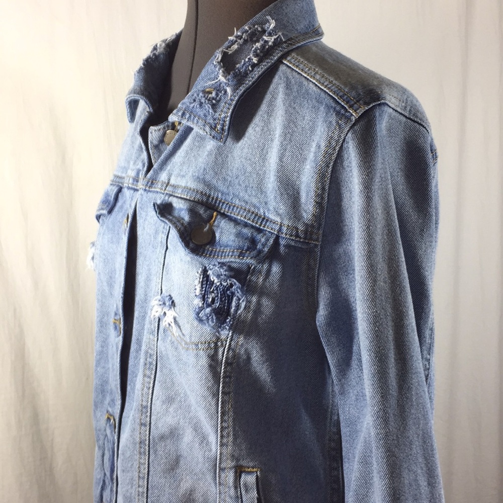 Universal Thread Distressed Jeans Jacket Size L - image 3